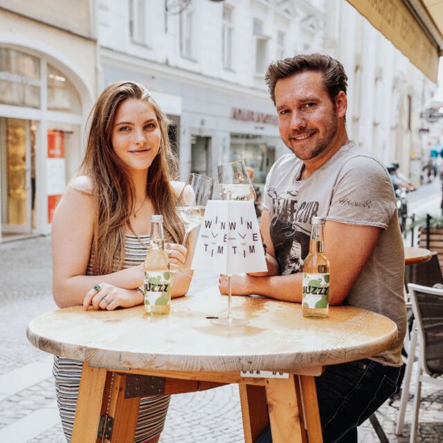 Wir wünschen euch ein schönes Wochenende!🥂💚

#cheers #chooseJUZZZ #JUZZZ #startup #austria #young #verjus #wine #drinks #wineglas #winery #regional