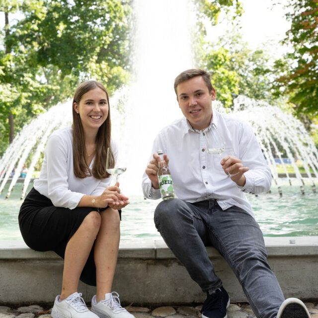 Das JUZZZ Team wünscht dir einen wunderbaren Start in das Wochenende!😍🥂💚
Wir stoßen darauf mit einem Glaserl JUZZZ an. 🥂

#grapes #austria #chooseJUZZZ #juzzz #regional #winery #wine #drink #verjus #startup #krems